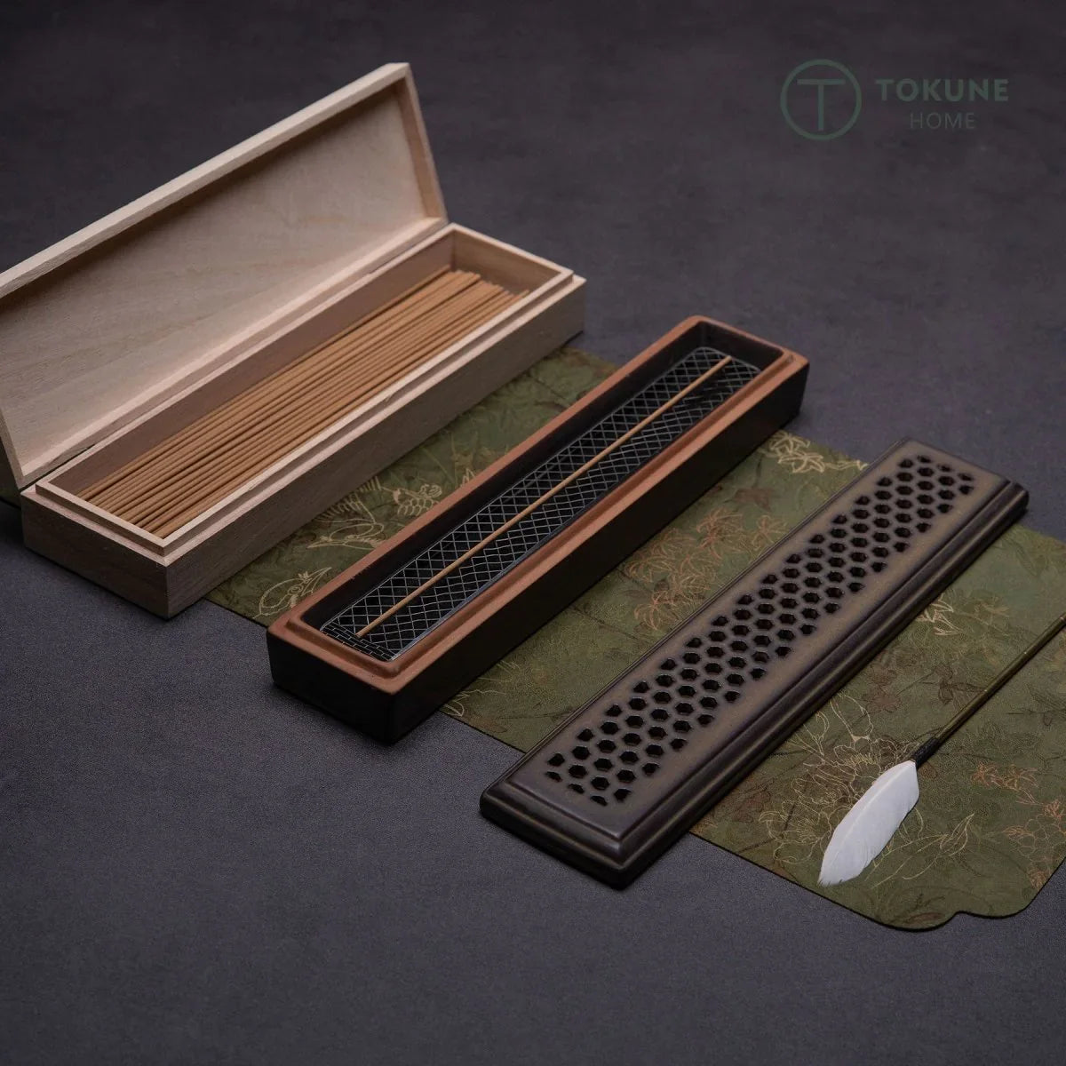 Tokune hom陶磁製 長方形透かし彫り香炉｜和モダンデザイン 寝かせ式お
