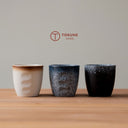 Tokune home 指紋デザインの陶磁カップ3色セット。手になじむ形と温かみのある釉薬が特徴。