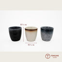 Tokune home 指紋デザインの陶磁カップ3色セット。手になじむ形と温かみのある釉薬が特徴。
