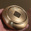 真鍮製 蓋付き香炉 使用イメージ｜香煙が立ち上る癒しのひととき